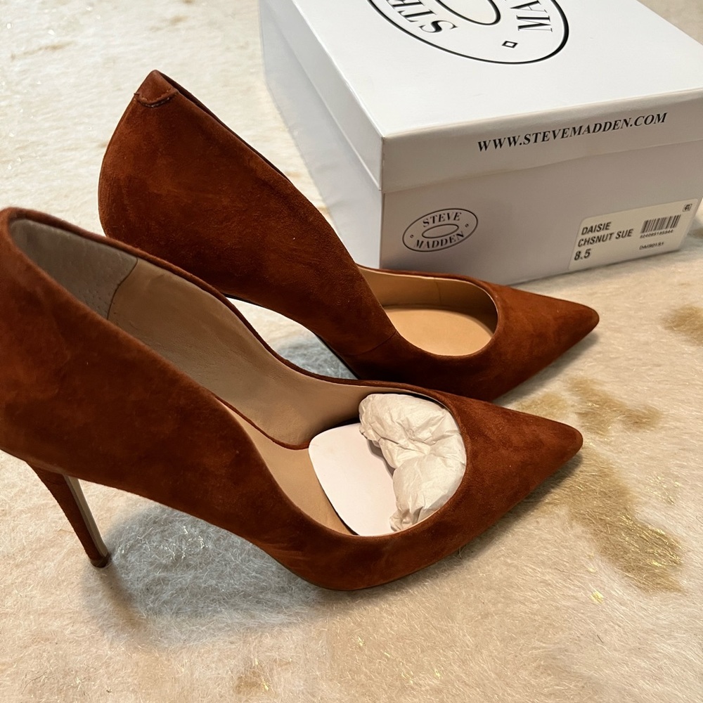 Steve Madden Chestnut Suede Pump